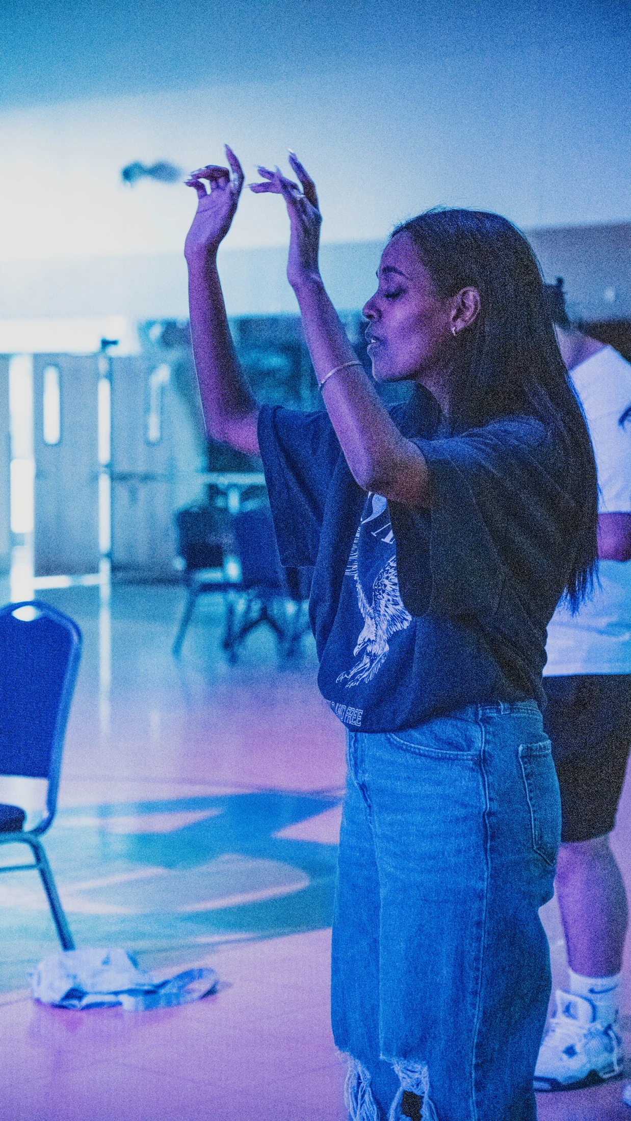 A student worshipping at Avenue Youth